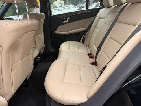 Used 2010 Mercedes-Benz E 350 4MATIC Sedan image 21