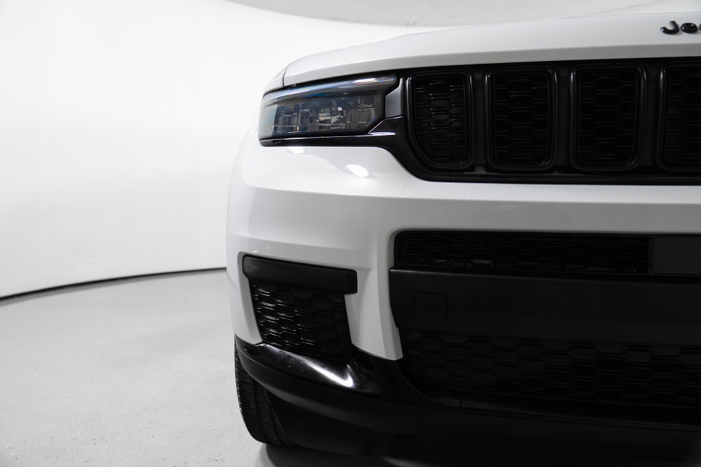 Used 2023 Jeep Grand Cherokee L Laredo RWD image 19