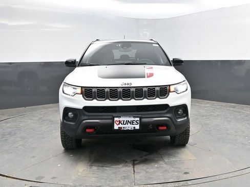 Used 2025 Jeep Compass Trailhawk image 2