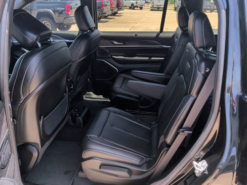 Used 2025 Jeep Grand Cherokee L Limited w/ Luxury Tech Group II RWD image 37