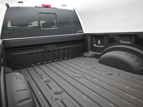 New 2026 Ford F250 Lariat w/ Black Appearance Package image 24