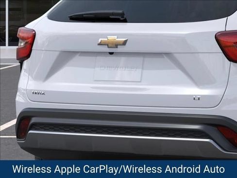 New 2026 Chevrolet Trax LT w/ LT Convenience Package FWD image 16