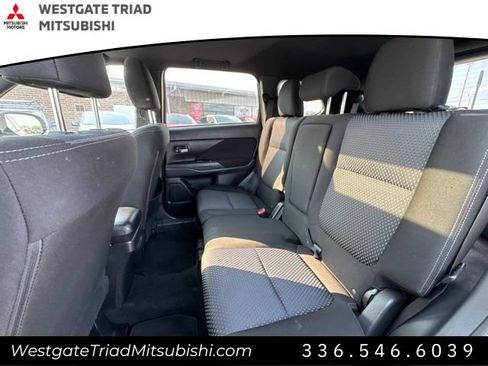 Used 2018 Mitsubishi Outlander LE AWD/4WD image 18