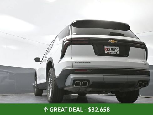 Used 2024 Chevrolet Traverse LT FWD image 59