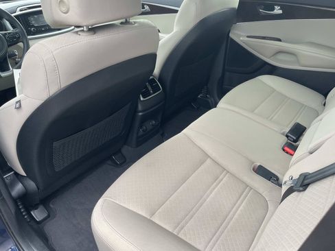 Used 2017 Kia Sorento FWD image 18