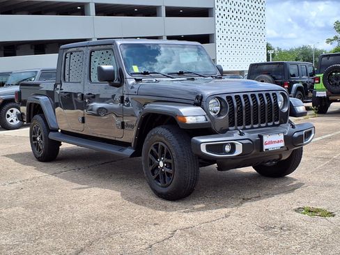 Used 2023 Jeep Gladiator Sport AWD/4WD image 2