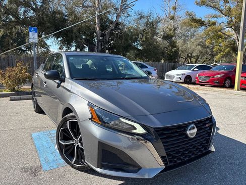 Used 2025 Nissan Altima 2.5 SR FWD image 4