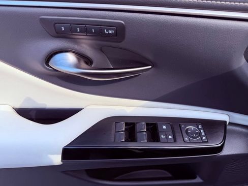 Certified 2025 Lexus ES 350 w/ Premium Package FWD image 17