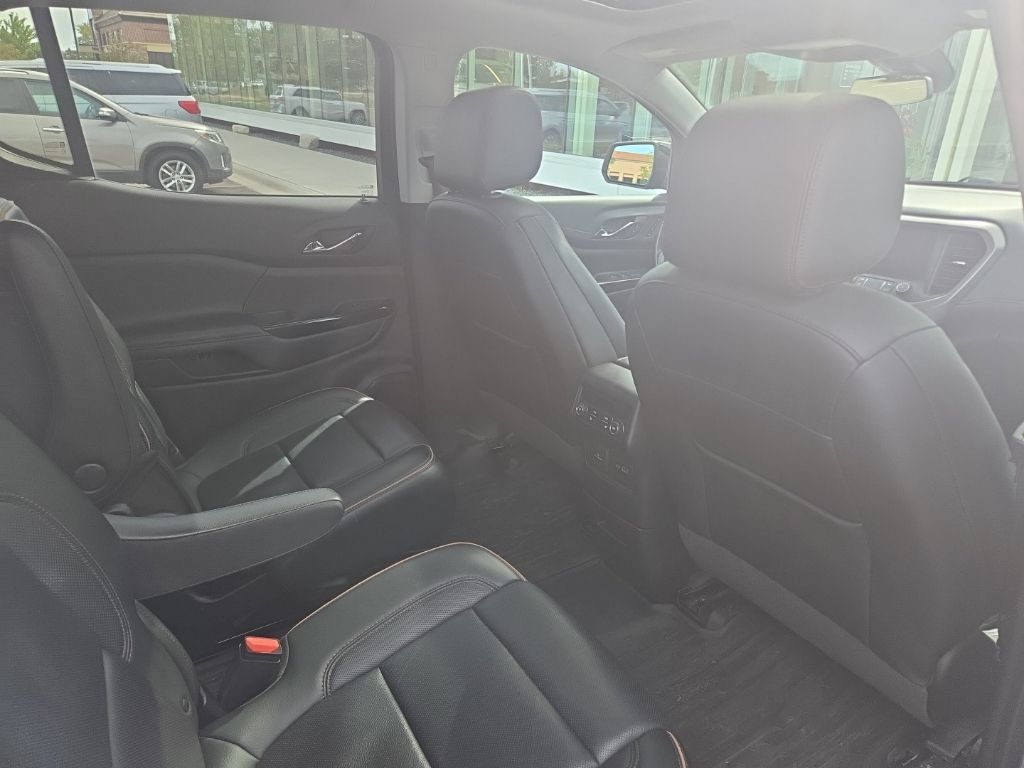 Used 2021 GMC Acadia AT4 w/ Technology Package AWD/4WD image 4