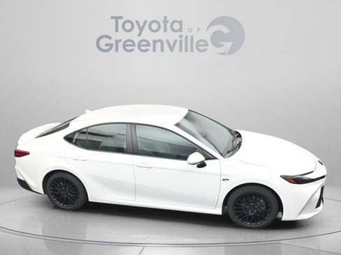 Used 2025 Toyota Camry LE w/ Convenience Package FWD image 18