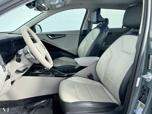 Certified 2023 Kia Niro Wave image 9