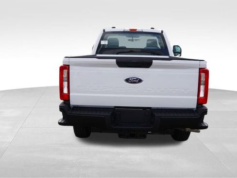 New 2026 Ford F250 XL w/ F-250 >10K GVWR Package AWD/4WD image 4