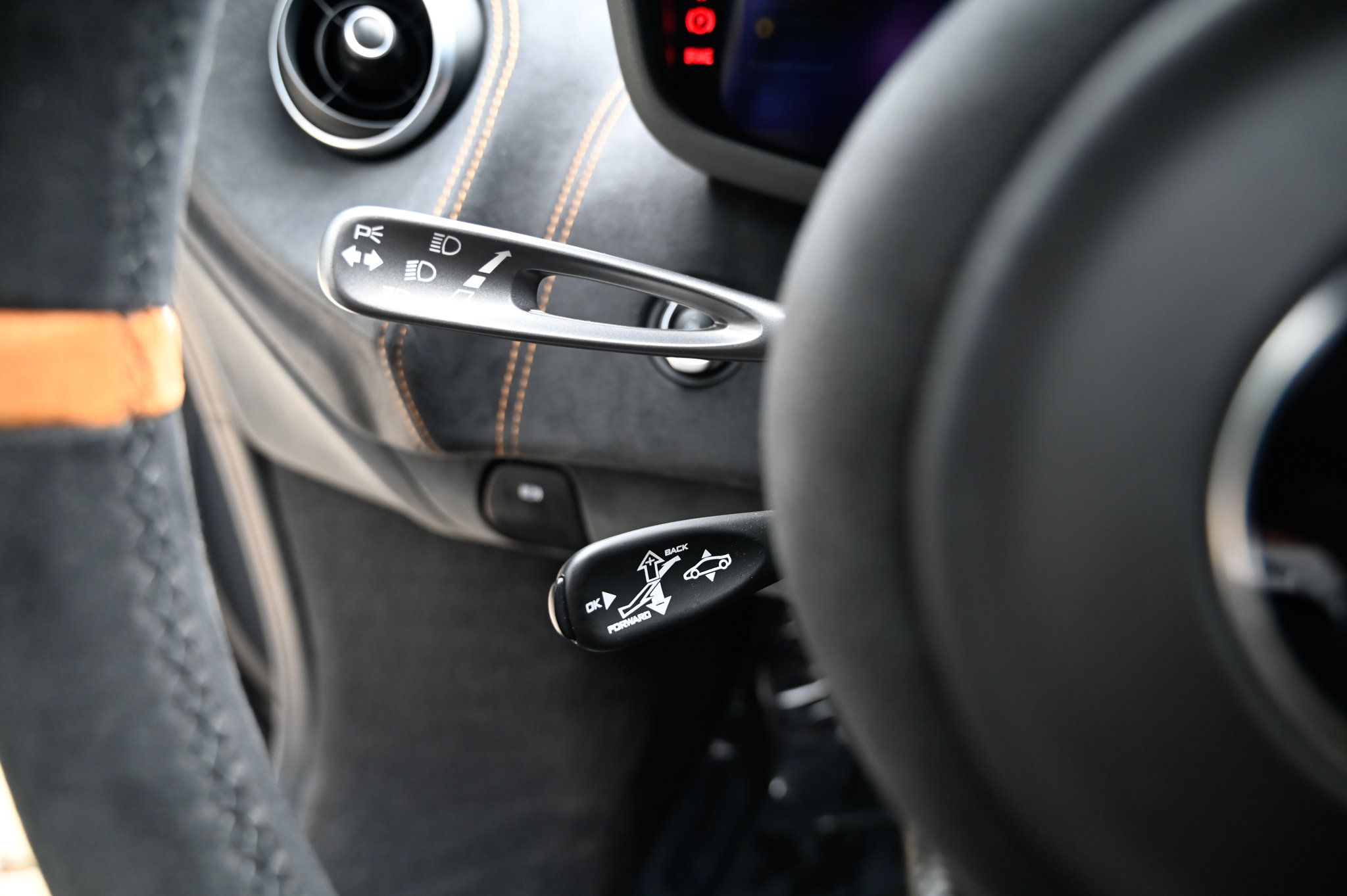 Used 2019 McLaren 600LT RWD image 19