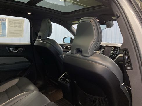 Used 2022 Volvo XC60 B5 R-Design image 38