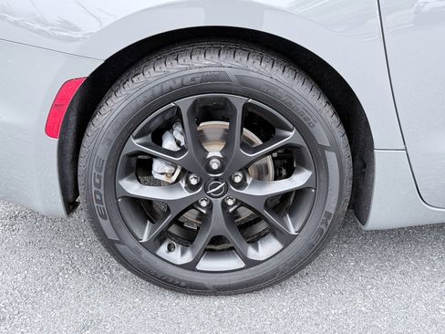 Used 2025 Chrysler Pacifica Limited FWD image 37