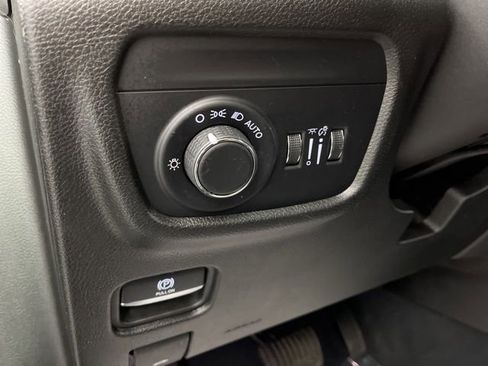 Used 2023 Jeep Grand Cherokee L Laredo w/ Luxury Tech Group I image 32