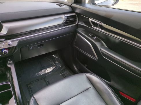 Used 2025 Kia Telluride S AWD/4WD image 17