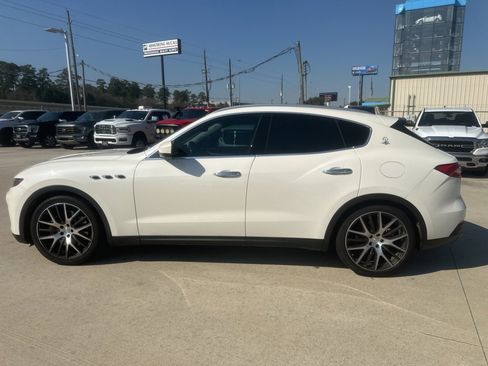 Used 2017 Maserati Levante S image 8