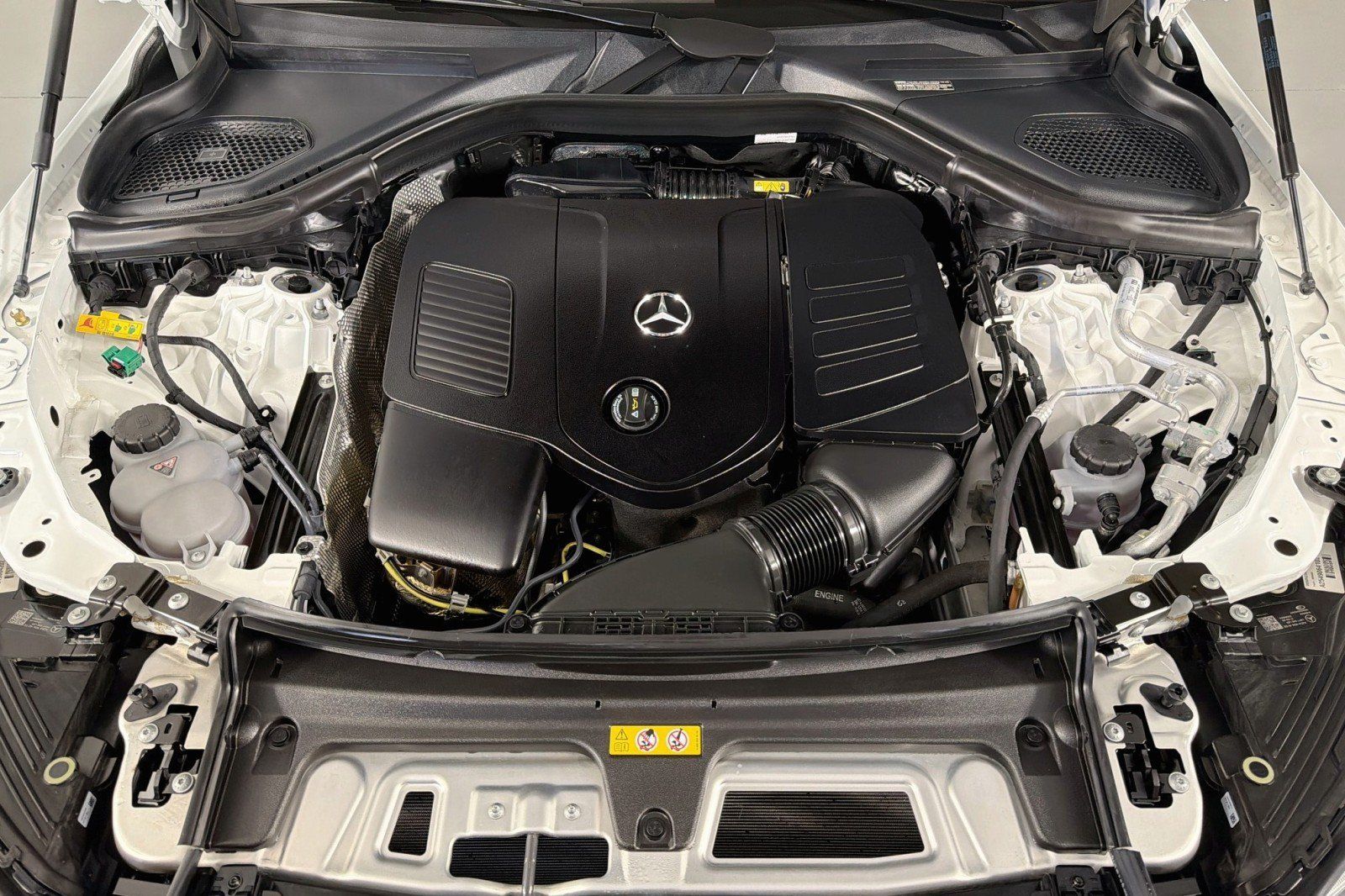Used 2025 Mercedes-Benz GLC 350e 4MATIC w/ Driver Assistance Package image 12