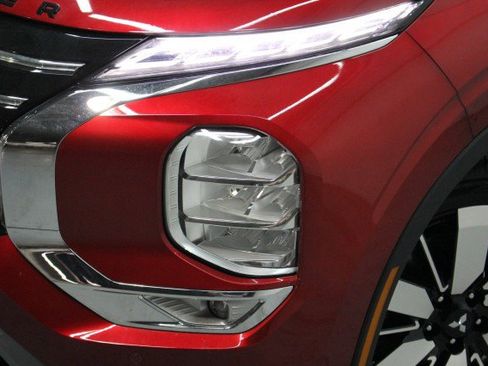 New 2026 Mitsubishi Outlander SE FWD image 2