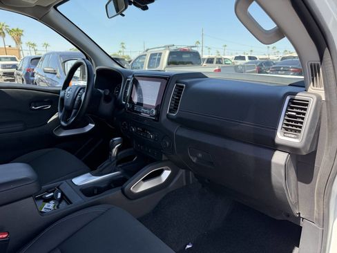 Used 2024 Nissan Frontier SV w/ SV Convenience Package image 29
