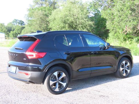 Used 2023 Volvo XC40 B5 Ultimate w/ Protection Package Premier image 5