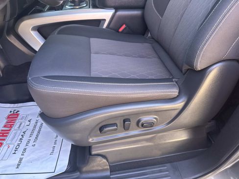 Used 2024 Nissan Titan SV w/ SV Convenience Package image 16