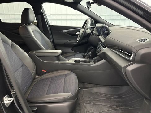 Used 2025 Buick Envista Preferred w/ Convenience I Package FWD image 30