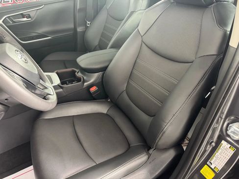 Used 2025 Toyota RAV4 Limited image 35