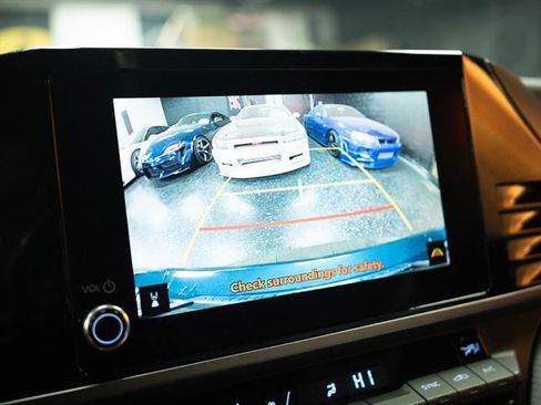 Used 2025 Toyota Camry SE image 23