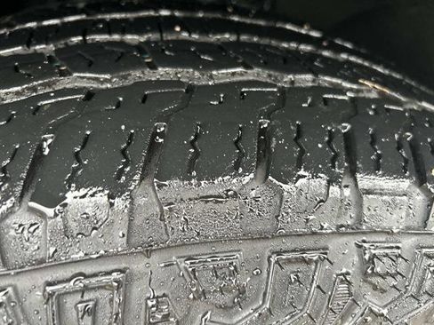 Used 2024 GMC Yukon AT4 w/ Technology Package image 10