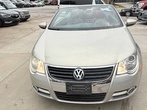 Used 2009 Volkswagen Eos Lux FWD image 11