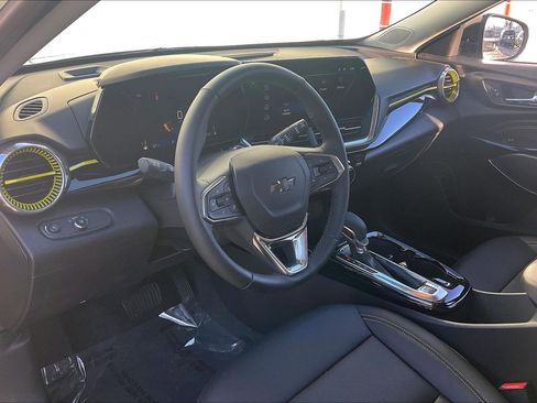 Used 2025 Chevrolet Trax ACTIV image 18