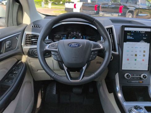 Used 2021 Ford Edge Titanium FWD image 15