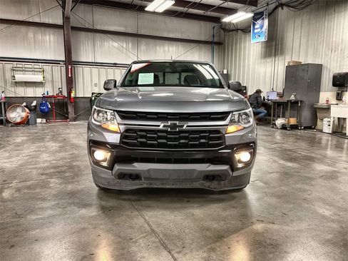 Used 2022 Chevrolet Colorado LT w/ LT Convenience Package image 3