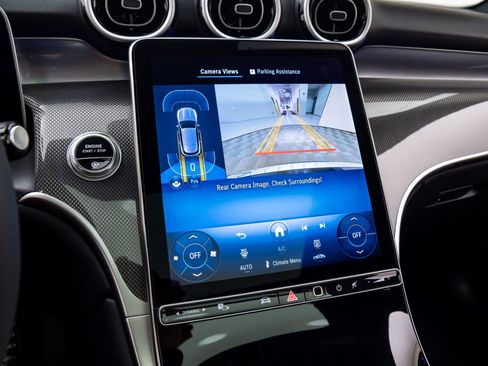 Used 2026 Mercedes-Benz GLC 300 4MATIC image 25