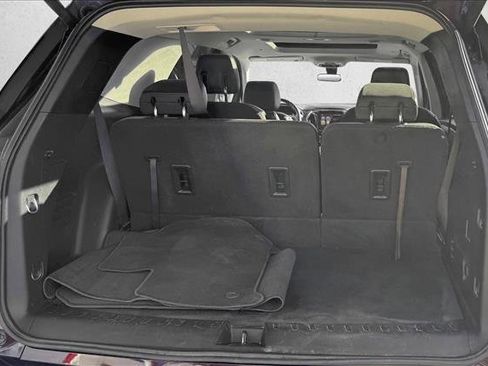 Used 2018 Chevrolet Traverse Premier w/ Driver Confidence II Package image 8