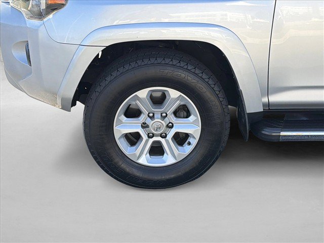 Used 2018 Toyota 4Runner SR5 AWD/4WD image 28
