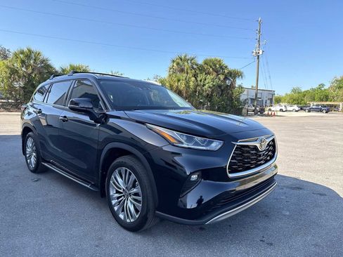 Used 2024 Toyota Highlander Platinum image 8