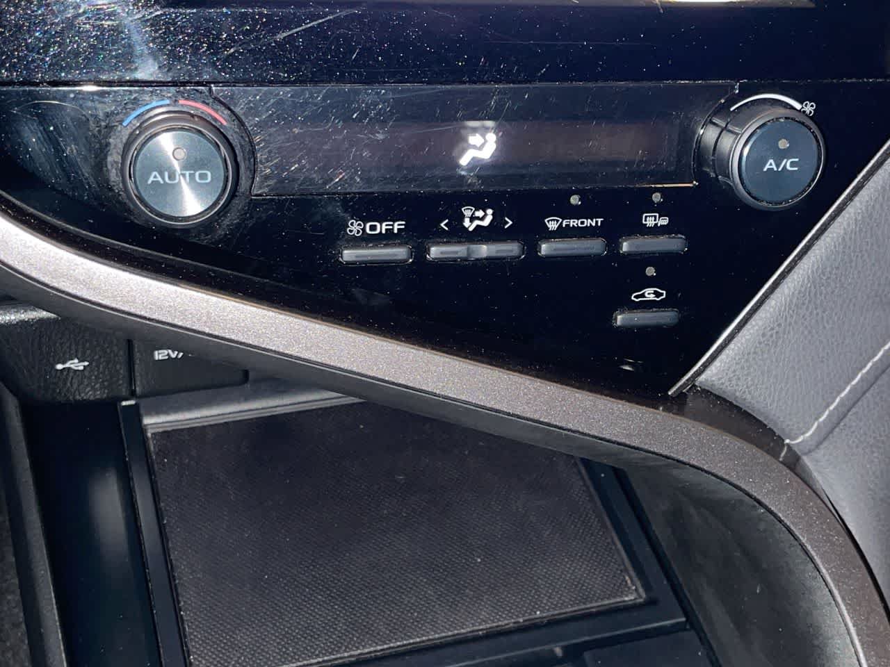 Used 2020 Toyota Camry SE FWD image 19