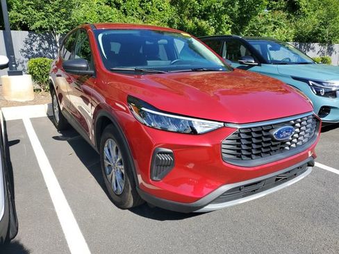 Used 2025 Ford Escape Active w/ Tech Pack #1 FWD image 3