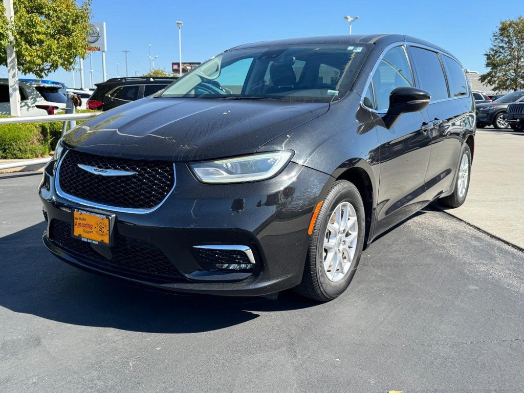 Used 2023 Chrysler Pacifica Touring-L FWD image 8