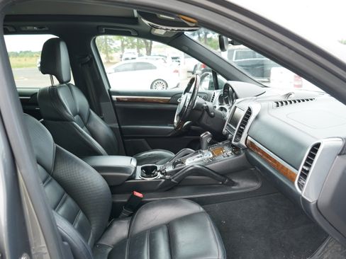 Used 2014 Porsche Cayenne Diesel AWD/4WD image 9