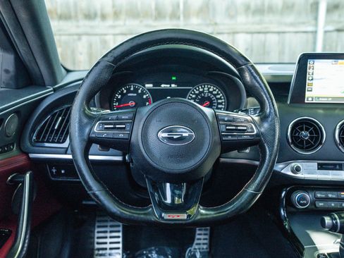 Used 2018 Kia Stinger GT1 AWD/4WD image 13