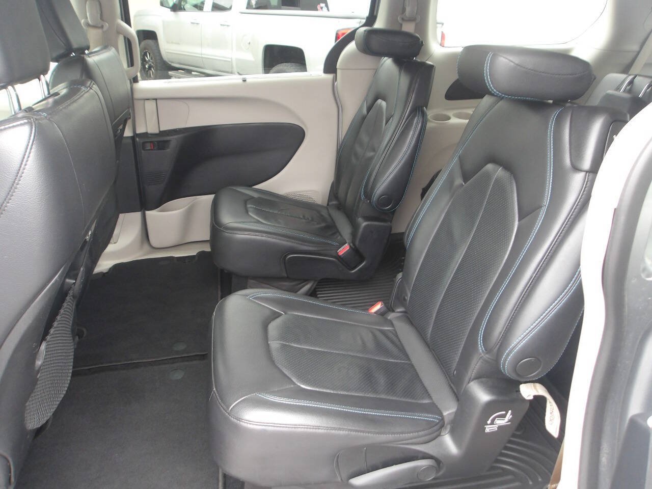 Used 2021 Chrysler Pacifica Touring-L FWD image 7