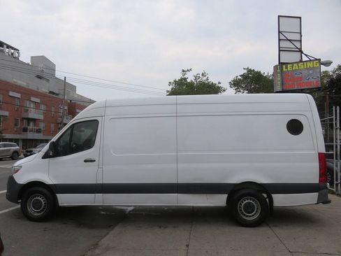 Used 2022 Mercedes-Benz Sprinter 2500 image 6
