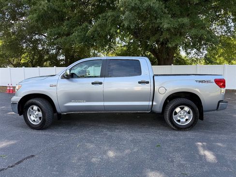 Used 2010 Toyota Tundra 4x4 CrewMax image 3