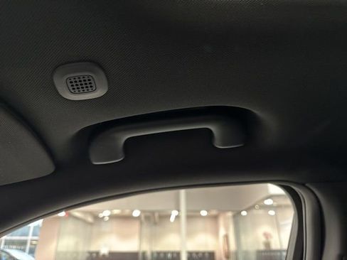 New 2025 Jeep Grand Cherokee Laredo image 32