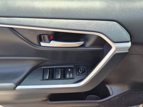 Used 2025 Toyota RAV4 XLE FWD image 18
