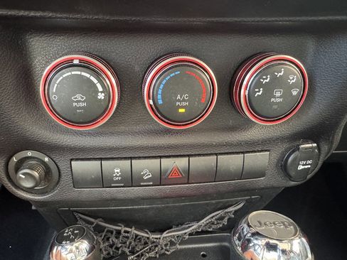 Used 2015 Jeep Wrangler Unlimited Sport w/ Quick Order Package 24S AWD/4WD image 7